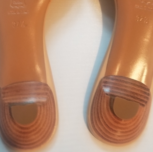 NWT Sebastian beige sandals with heel - Picture 3 of 8